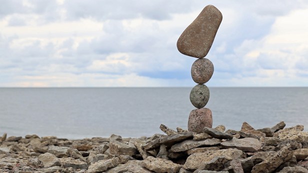 ROCK BALANCING ARTIST